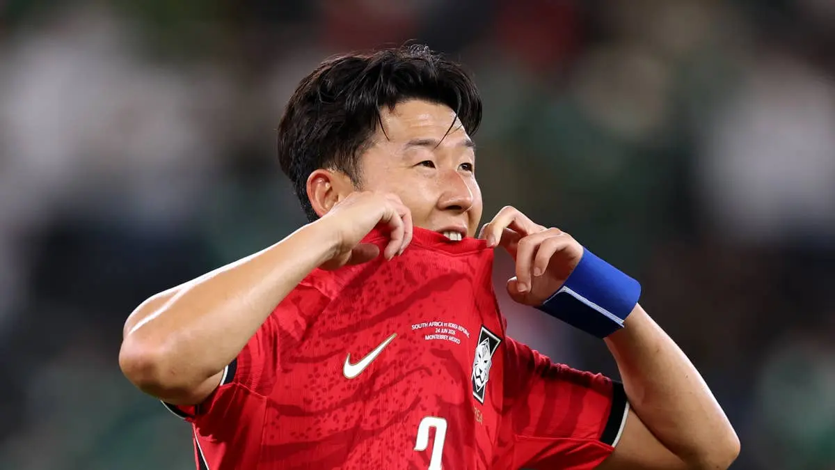 Son Heung-min & Ex-South Korea Coach Receive Contrasting Reactions at Airport Following Their World Cup Exit