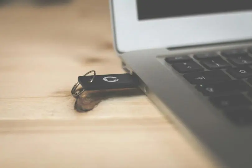 Microsoft found malware that hijacks crypto wallets and spreads through USB sticks