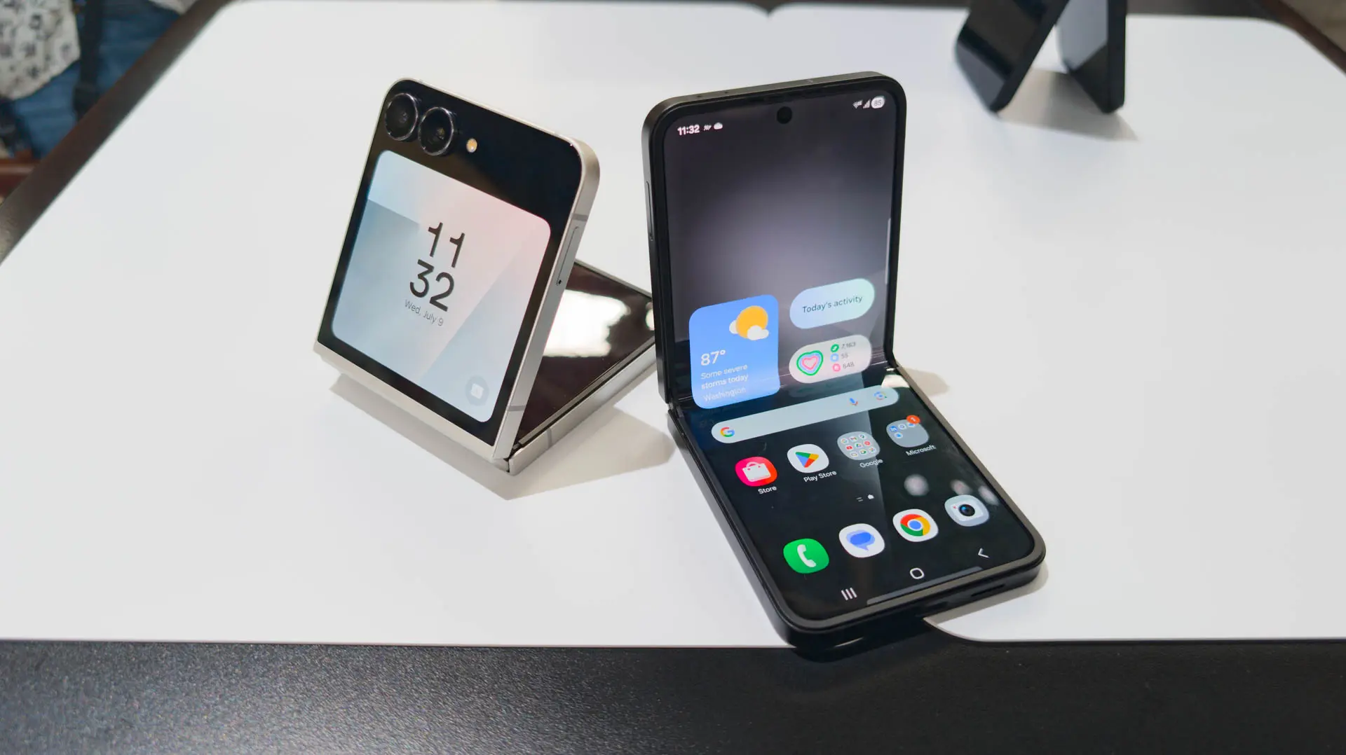 Samsung's latest idea is a Galaxy Z Flip that can fold both ways