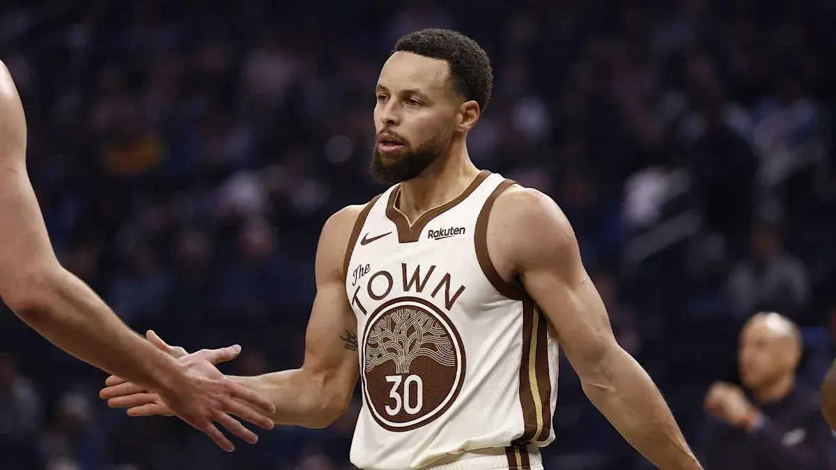 Warriors announce new Stephen Curry timeline amid concerning injury